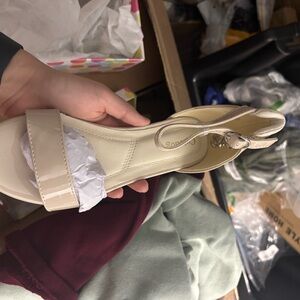 Cream Heeled Shoes with Classic Design